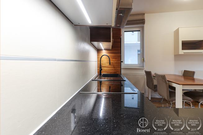 4-izb byt s terasou a parkovacím státim, Chrenová